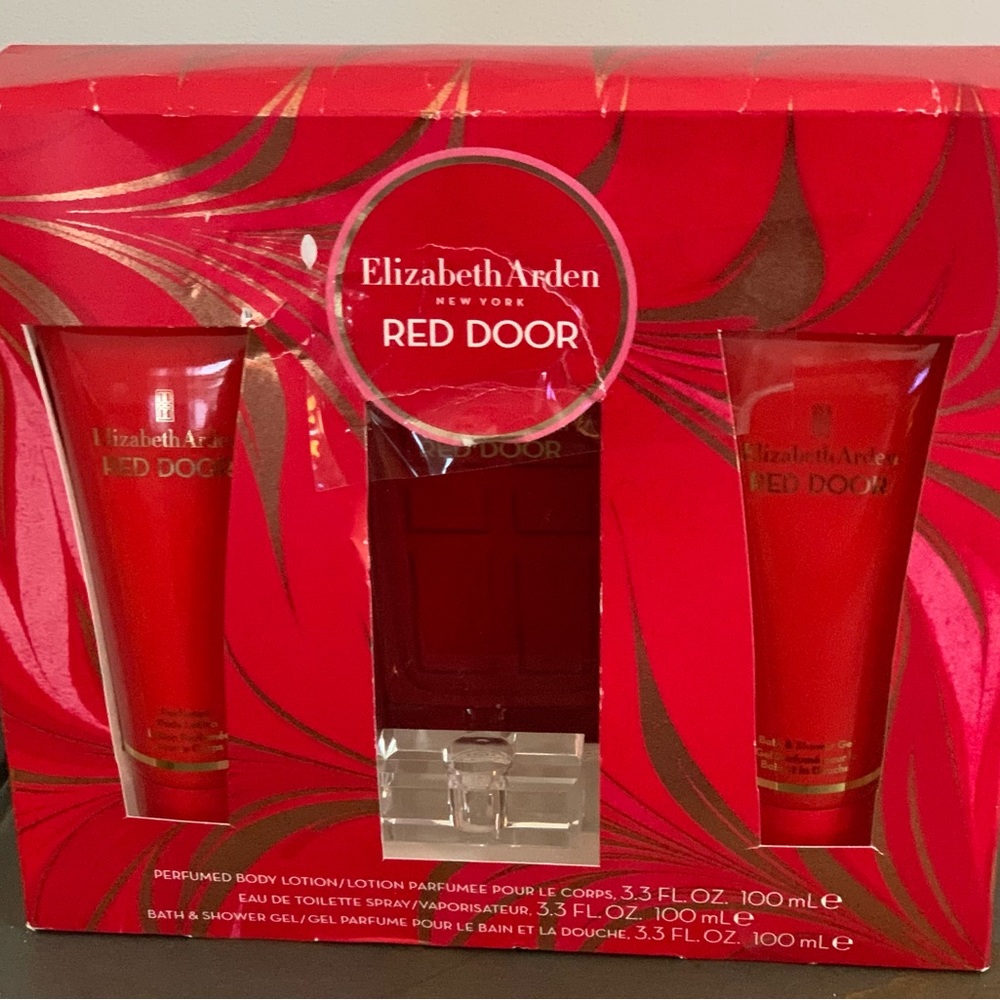 Elizabeth Arden Red Door gift set !